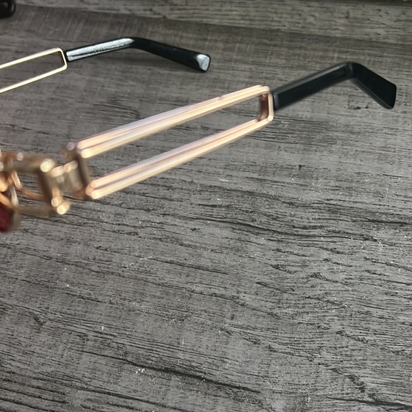 Men’s red lens glasses with gold frame - Picture 3 of 4